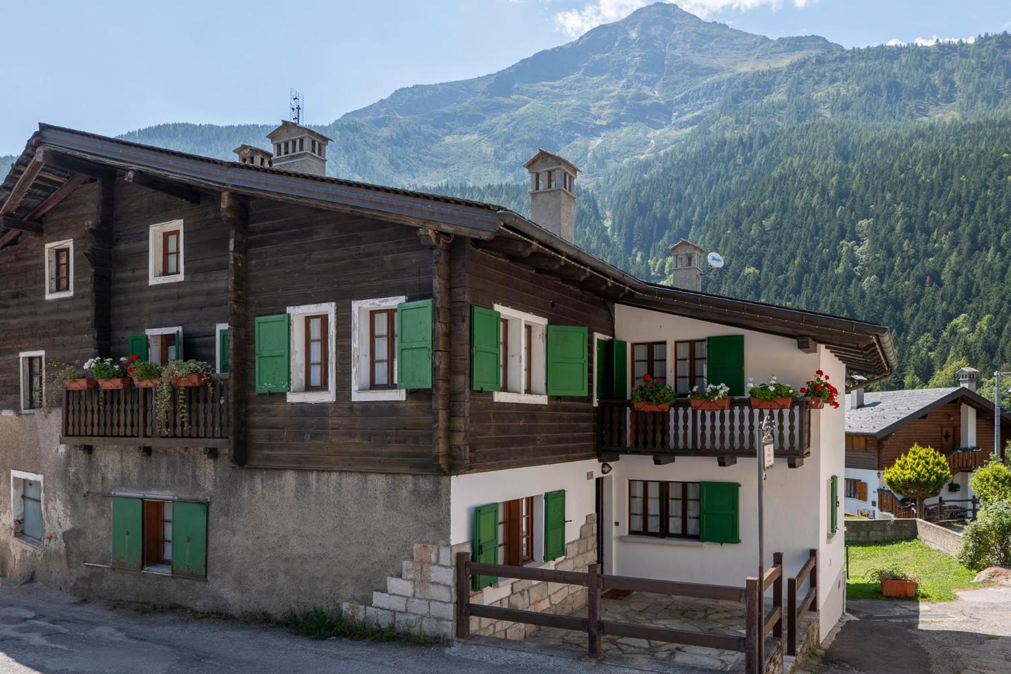 Incanto Walser Apartments Ronco Macugnaga Buitenkant foto